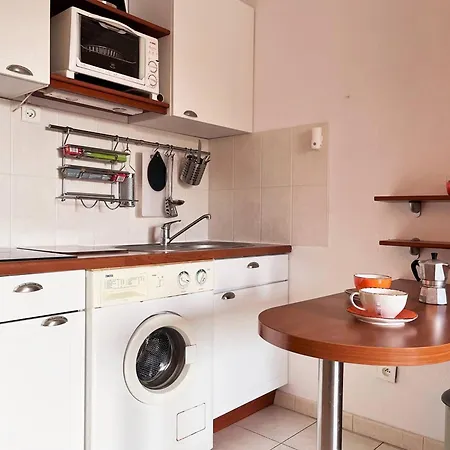 Apartment 6 Couchages A 100m Avec Terrasse, Parking, Lave-linge Et Piste Cyclable Proche - Fr-1-251-550 Le Lavandou